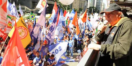 Trabalhadores protestam em frente a FIESP no Dia do Basta